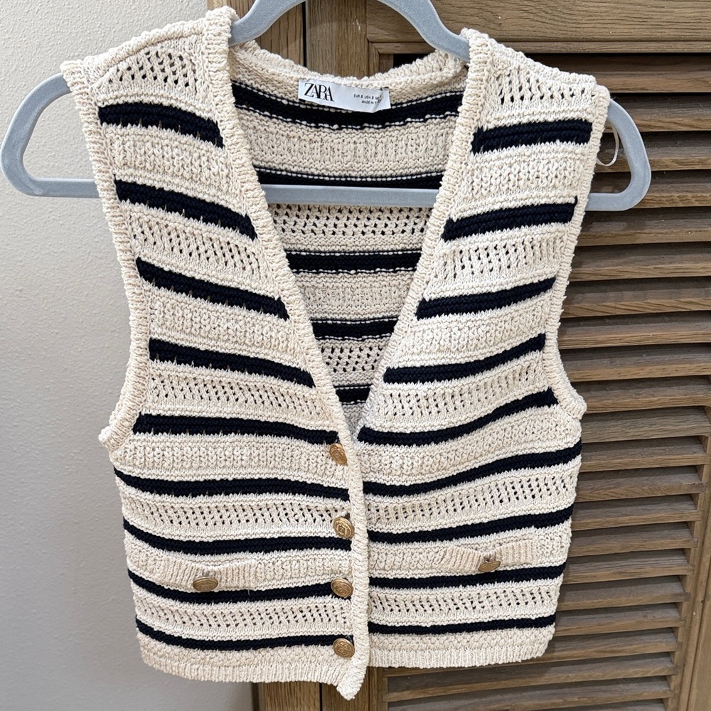 Zara Black and Cream Knit Button Vest size small